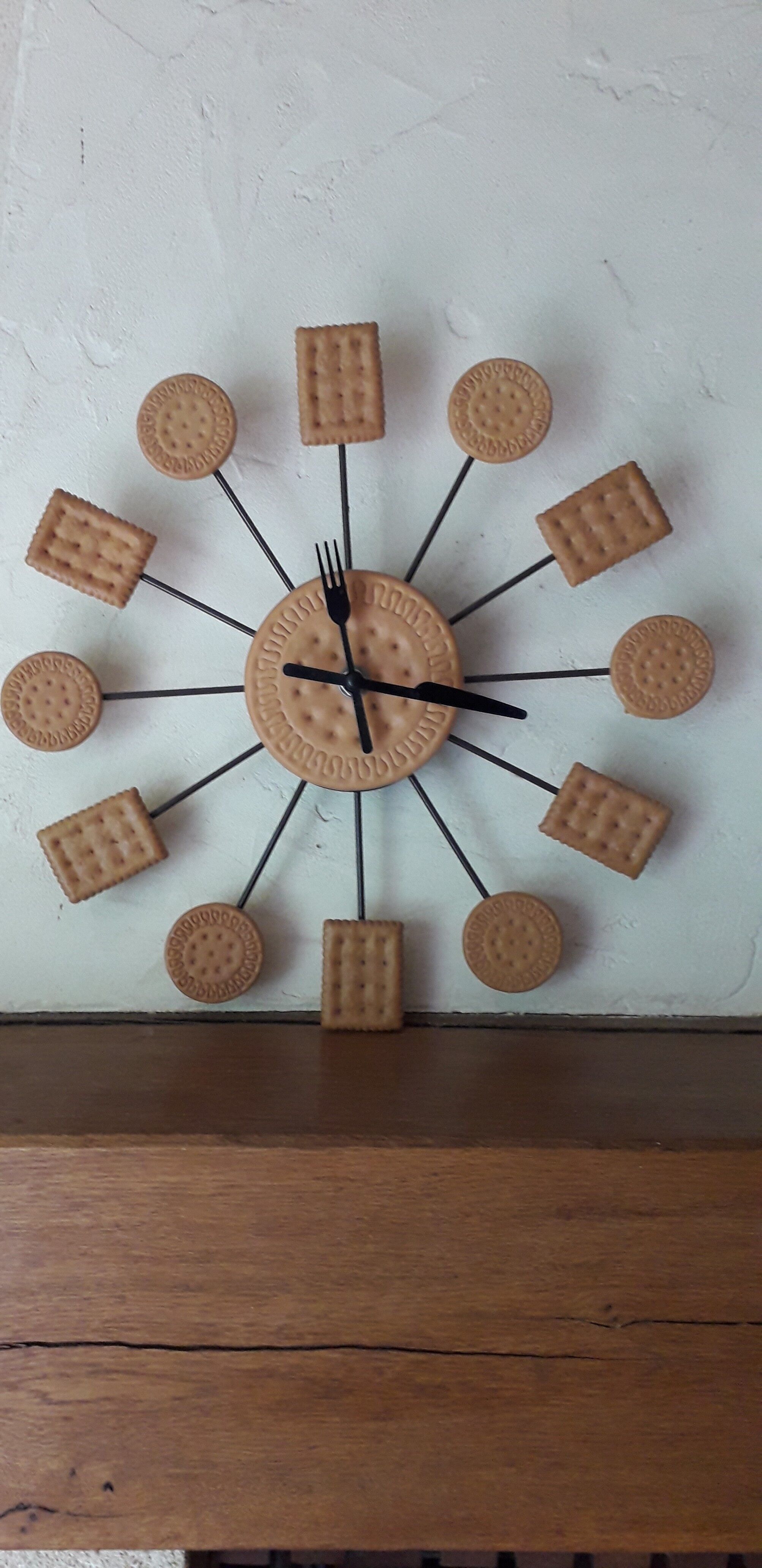 Vintage clock with dial "biscuits and cutlery"