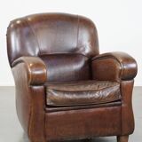 Sheep leather armchair with round shapes