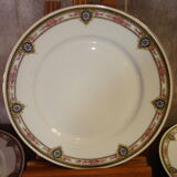 6 flat porcelain plates, "B.F Limoges" garlands of roses and geometric frieze, lot 1.