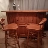 Bar with 2 stools