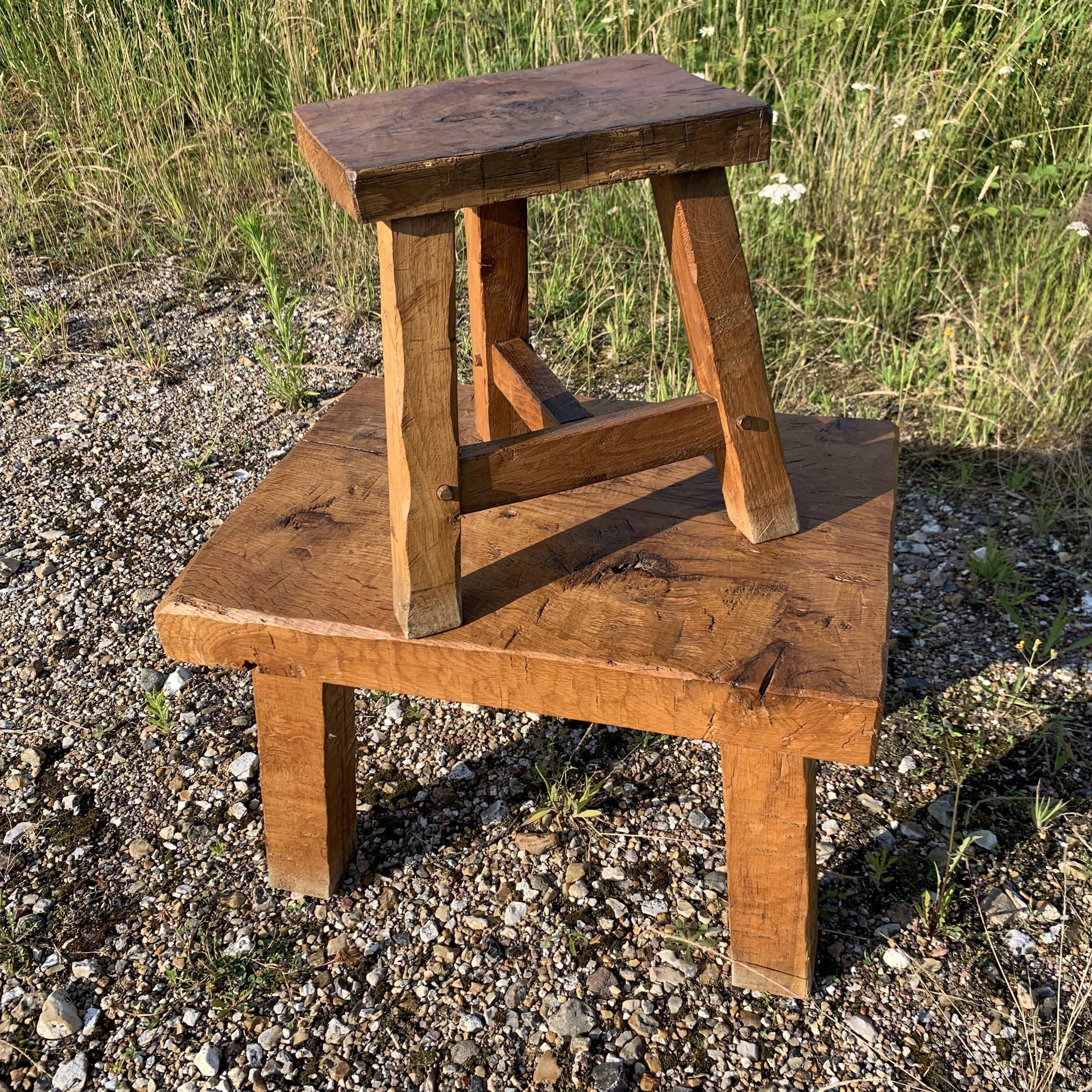 Coffee table and its brutalist style raw wood stool