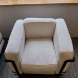 A sofa and two LC2 Cassina armchairs