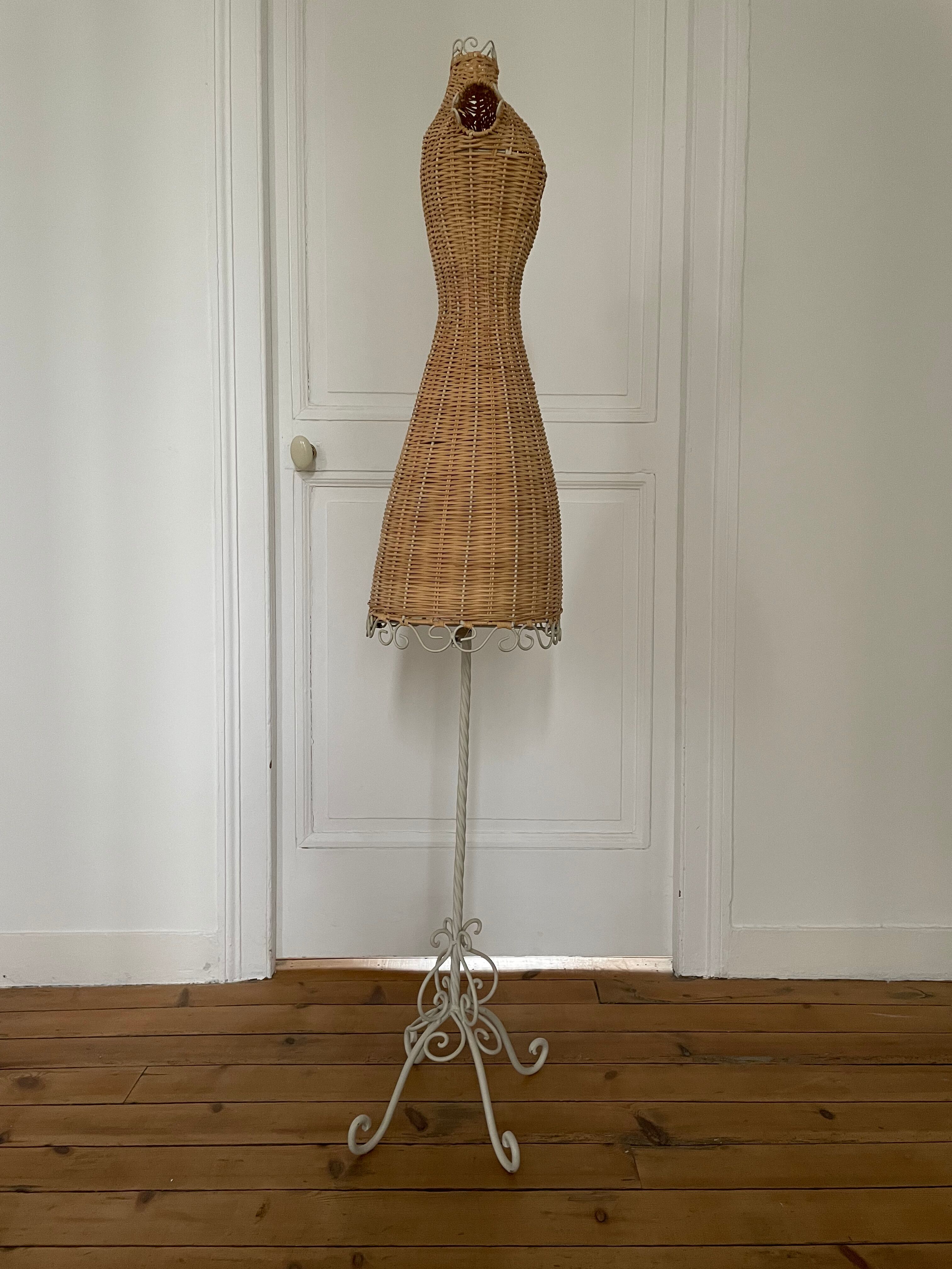 Mannequin portemanteau sur pied