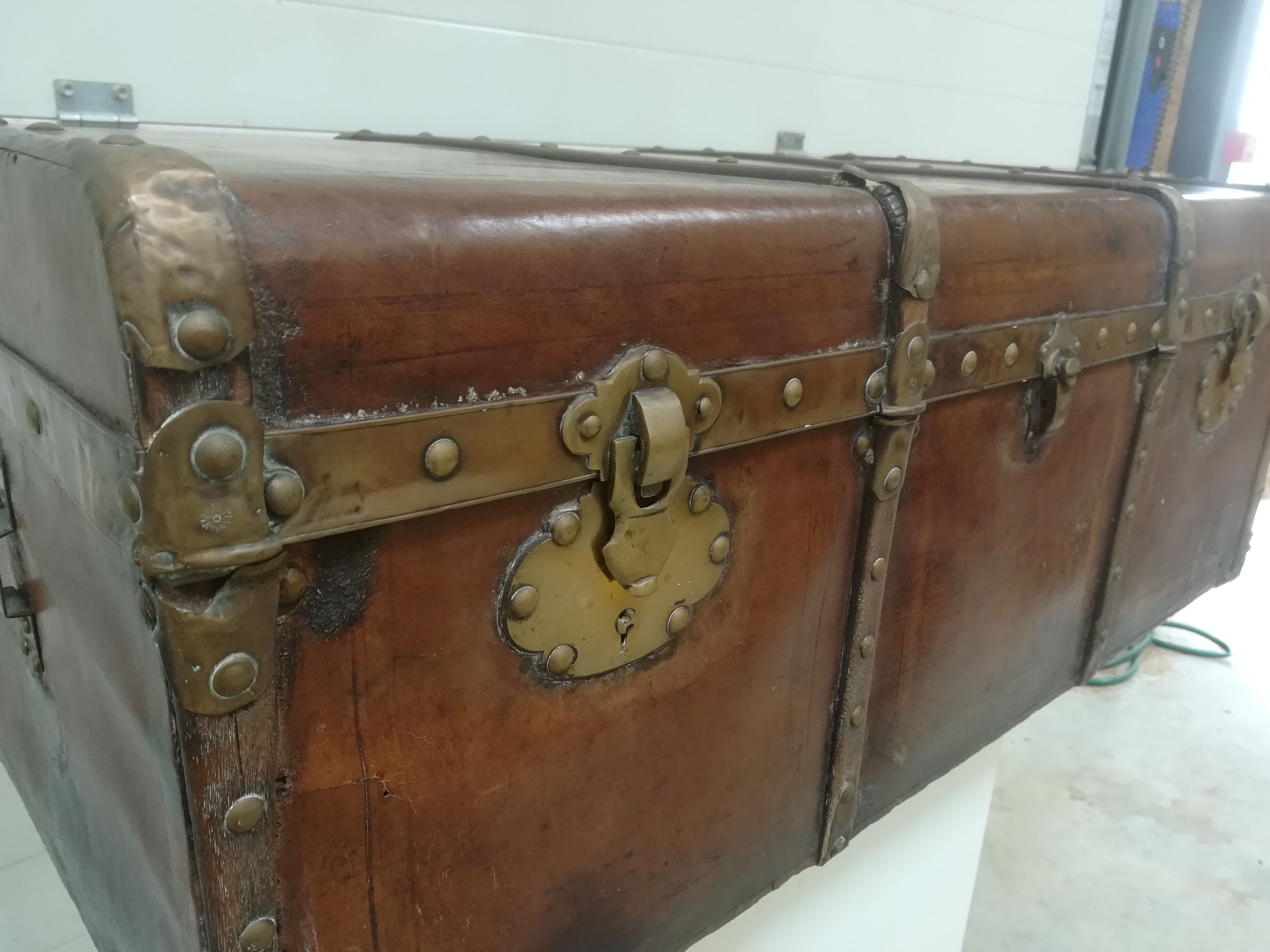 Former trunk Tan Leather