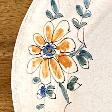 Earthenware plate with polychrome decoration - 18th century