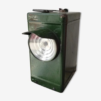 Lampe portative ancienne verte