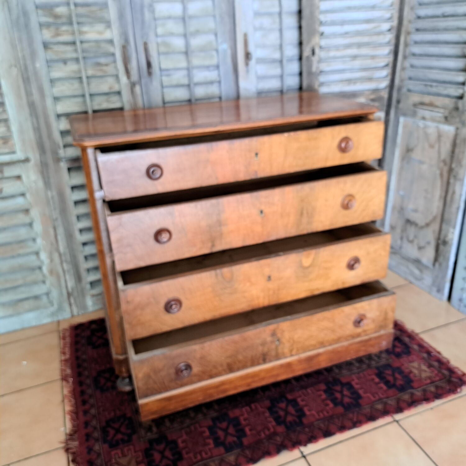 Antique chest of drawers