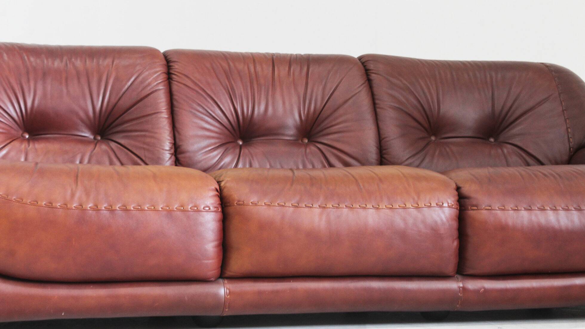 Vintage Sapporo Italian leather sofa Mobil Girgi 1970s