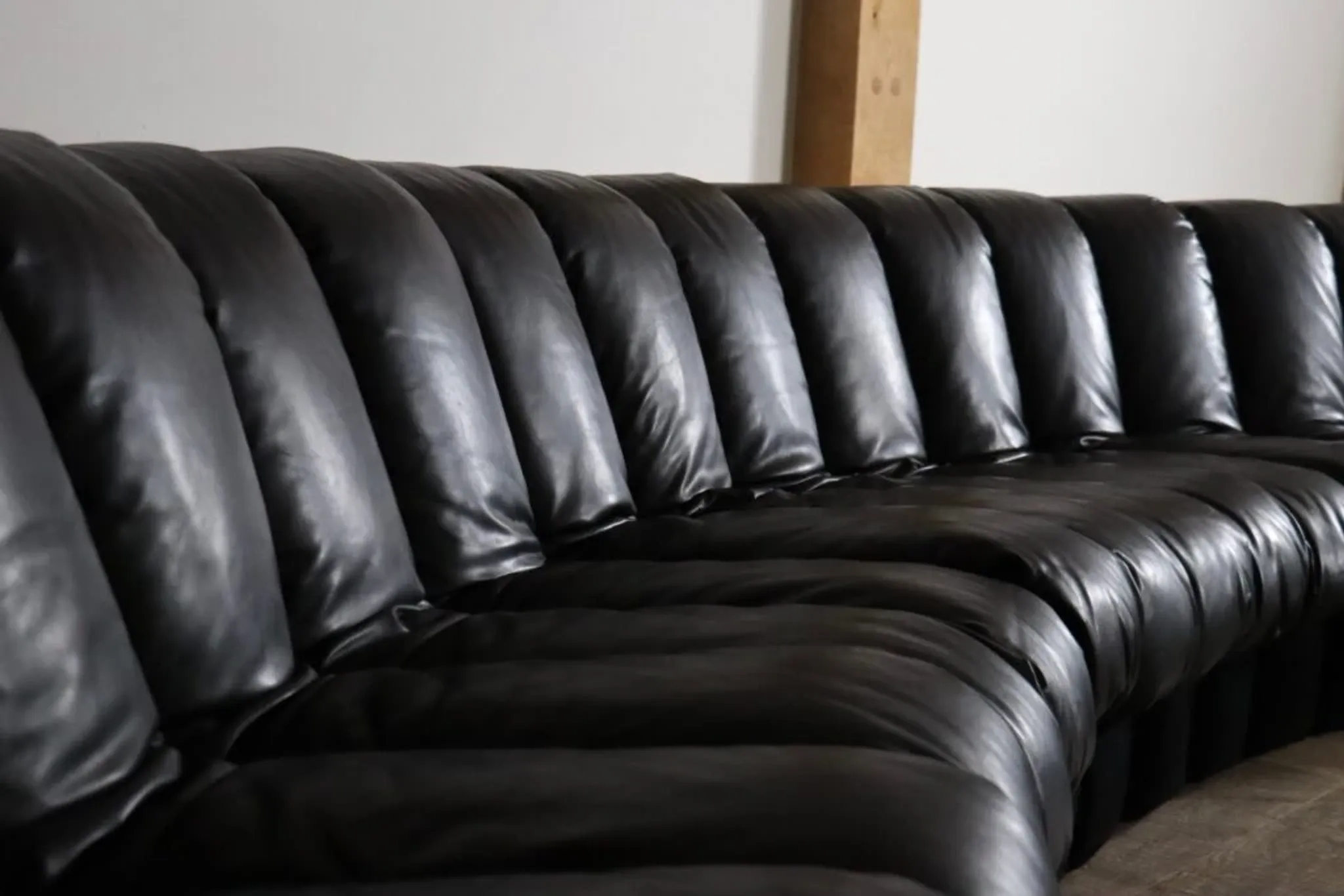 De Sede DS 600 “Non-Stop” sectional black leather sofa by Heinz Ulrich, Ueli Berger and Eleanora Peduzzi-Riva, 1970s
