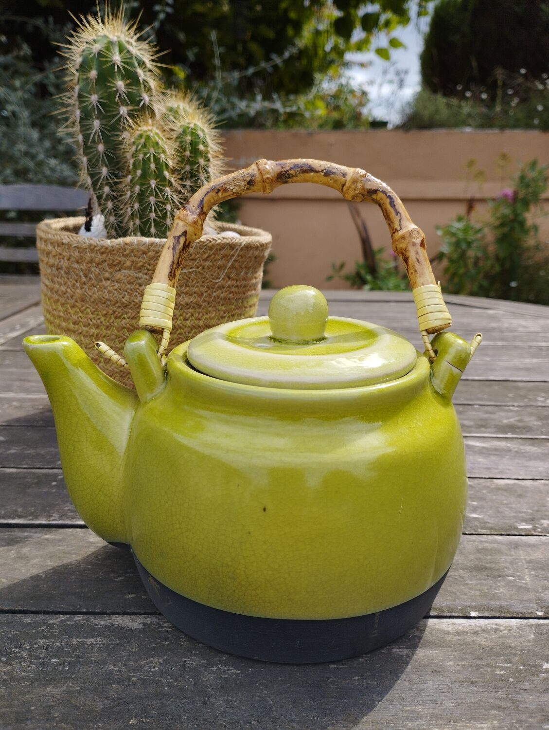 Anise green ceramic teapot, bamboo handle