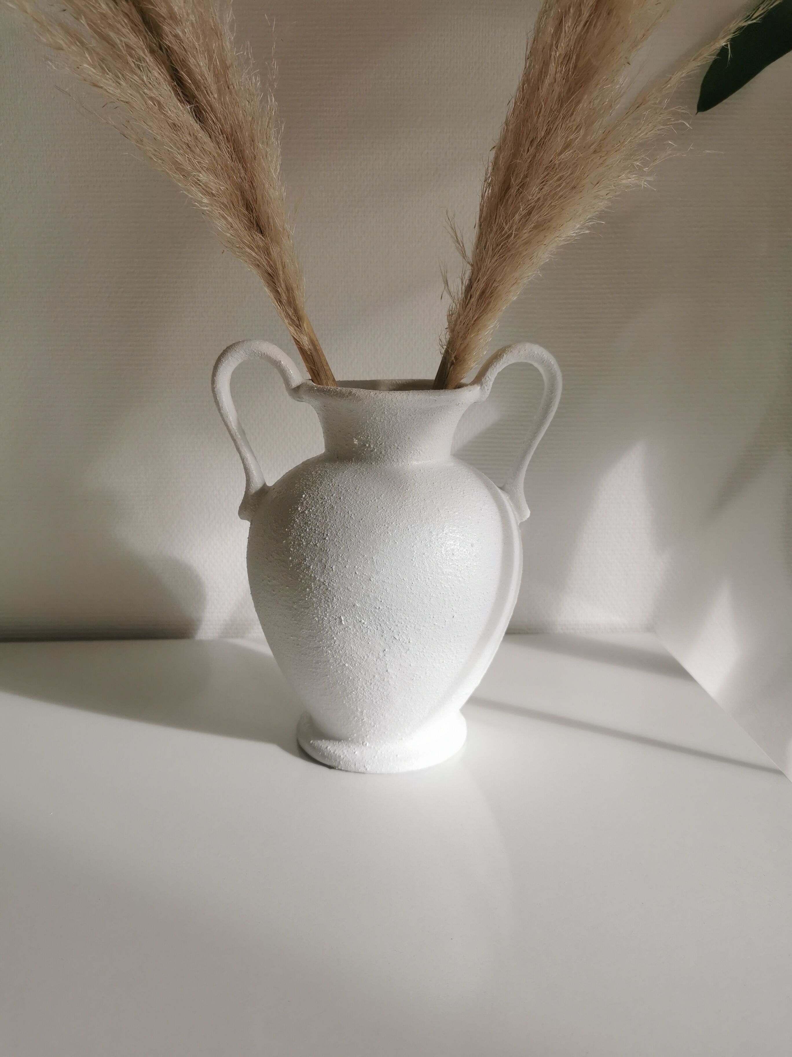 Vases blanc avec anses