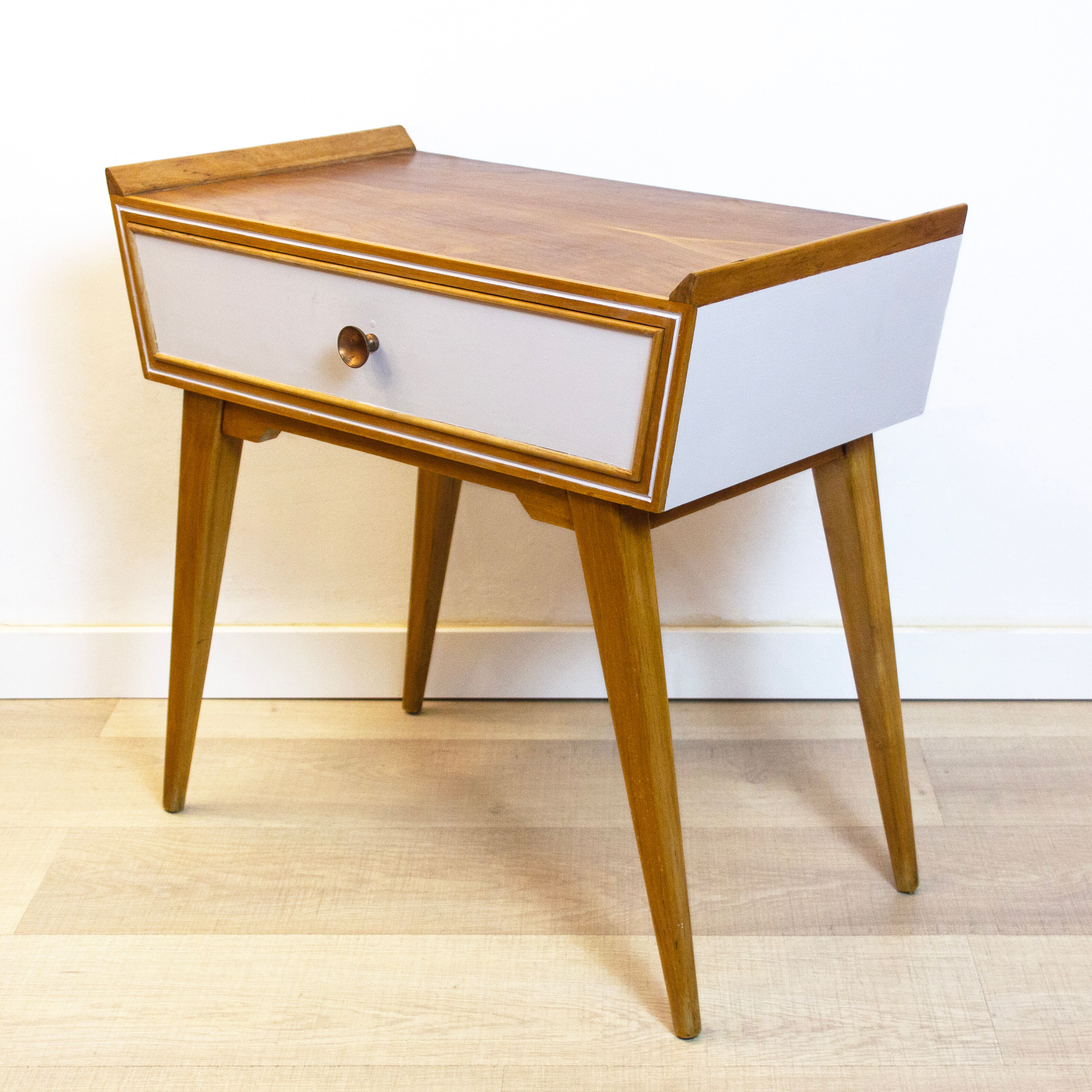 Table de chevet du milieu du siècle, Espagne, années 1950