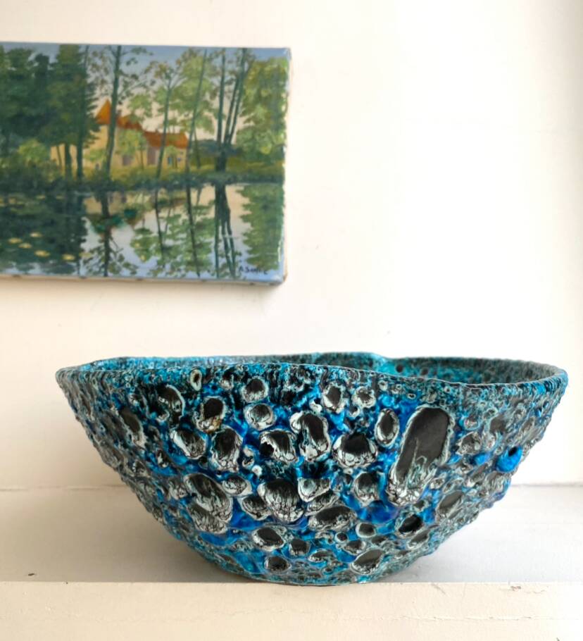 Eruptive ceramic dish from the 60s