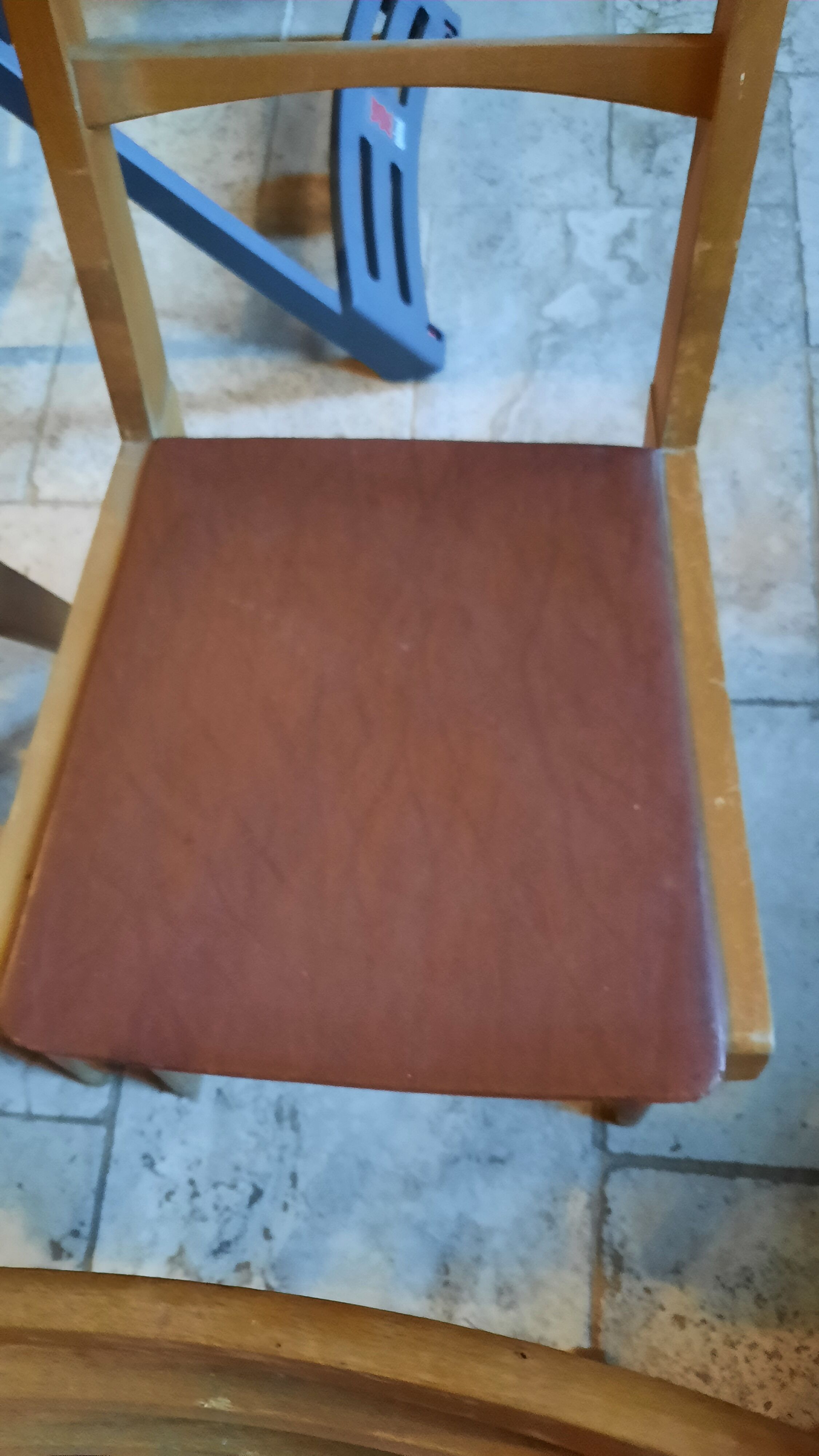 6 Scandinavian style chairs