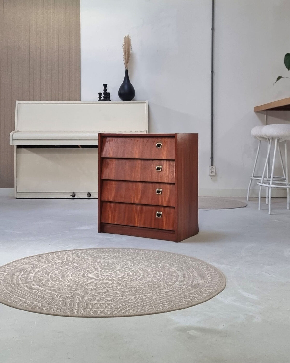 Armoire à chaussures du milieu du siècle