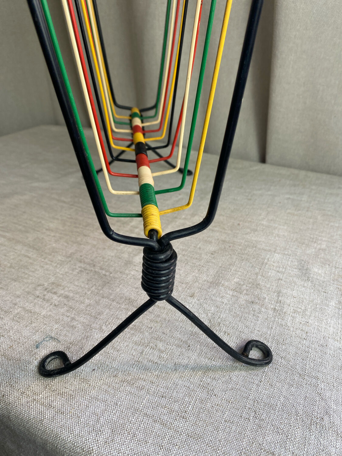 Scoubidou magazine rack, 1960s