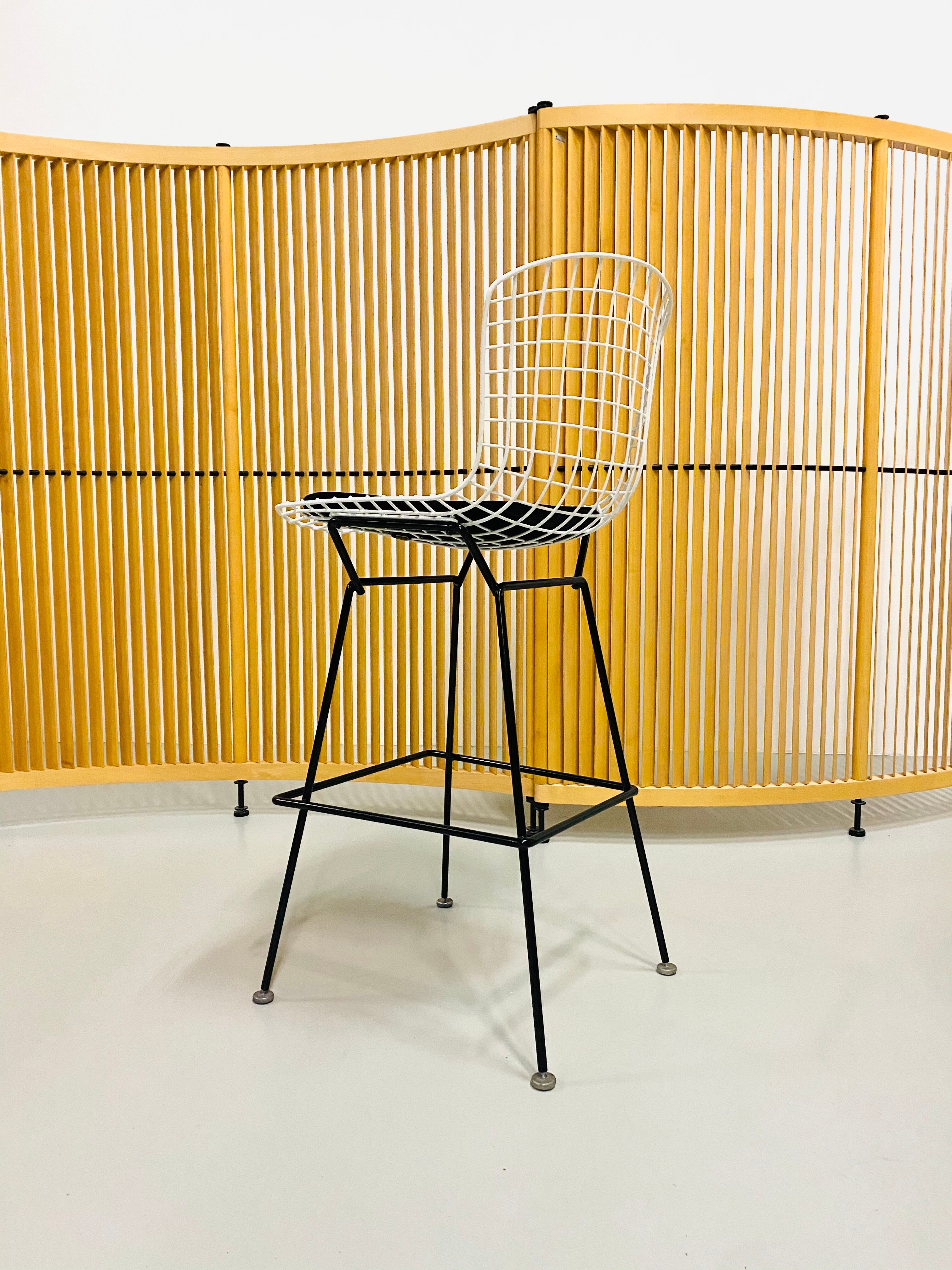 Wire barstools by Harry Bertoia for Knoll, 1960
