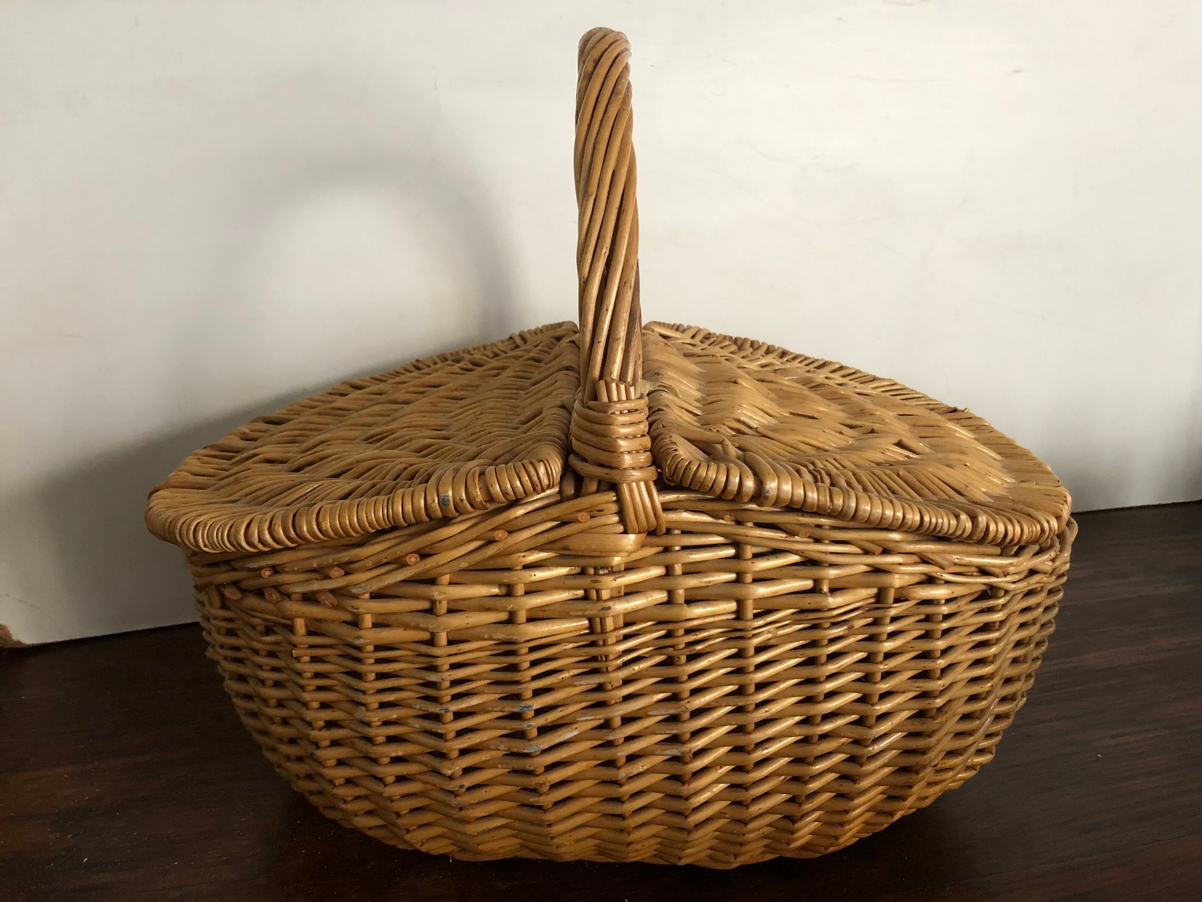 Panier en osier tressé