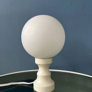 Lampe de table Space Age blanche en verre opalin