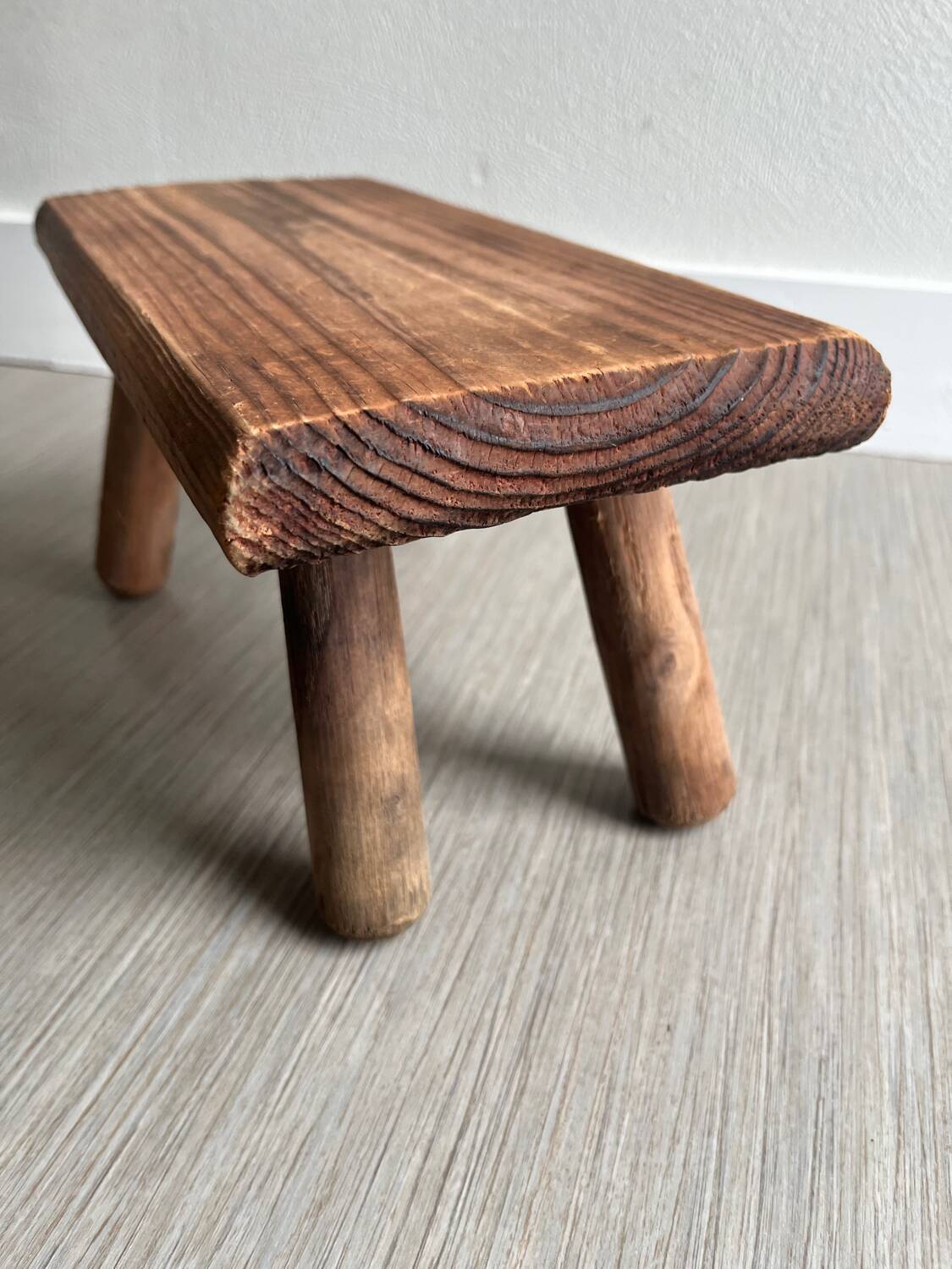 Small wooden bench / stool / step stool