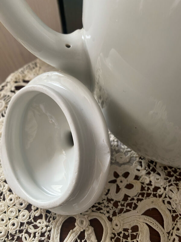 Cafetière en porcelaine vintage