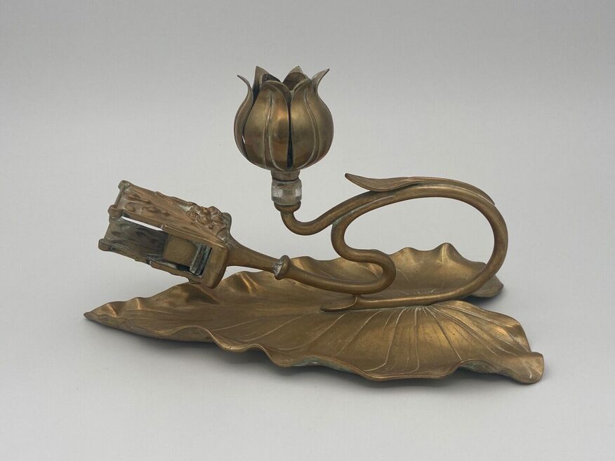 Bougeoir a main bronze art nouveau nenuphar fleur style nouille 1900 |  Selency