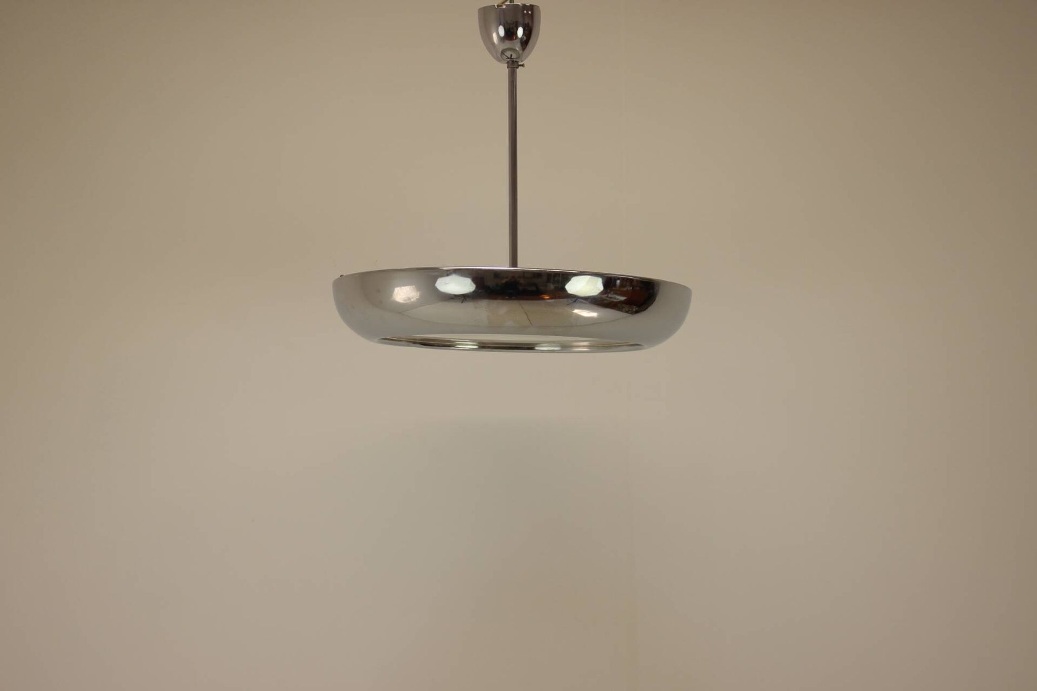Lustre ovni en chrome Bauhaus / fonctionnaliste des années 1930 par Napako