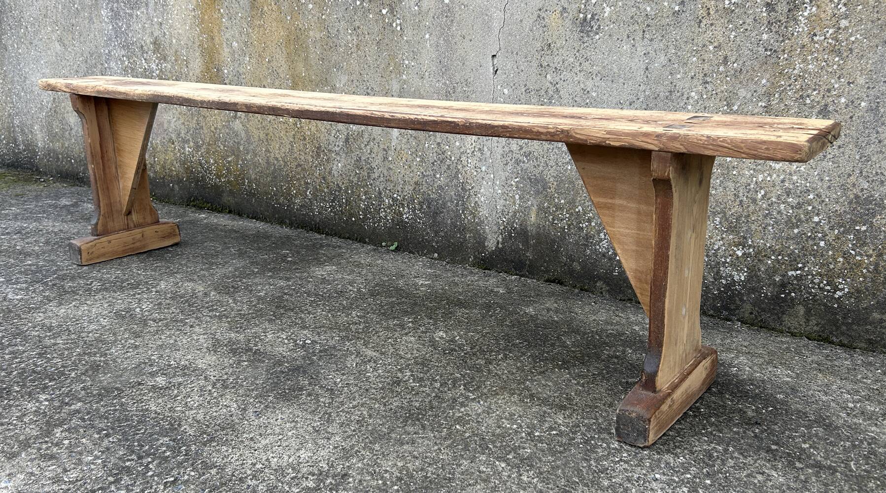 Large wooden bench, red oak, early 20th century.