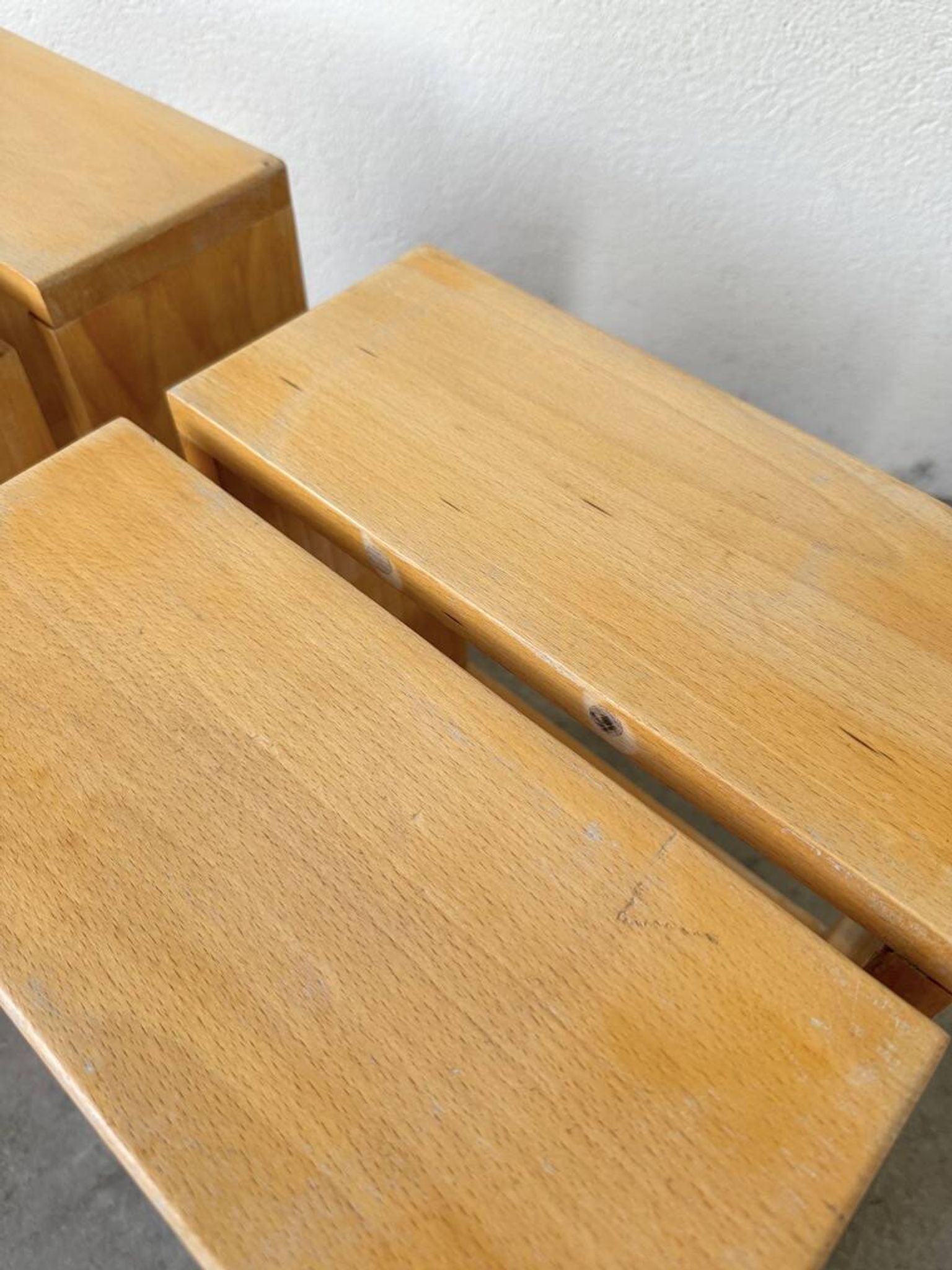 Paire tabourets ou chevets pin mobilier montagne 1950
