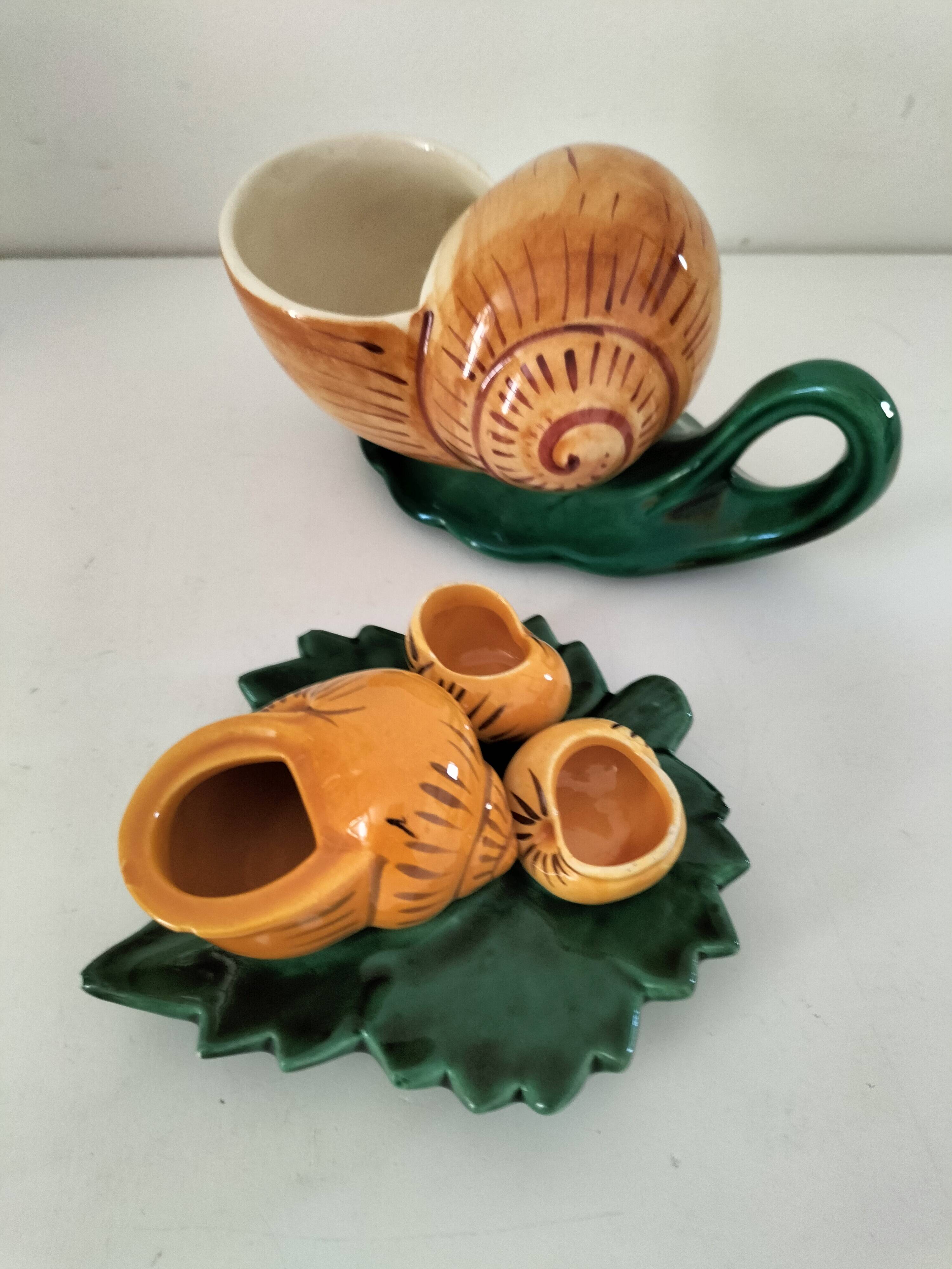Pair of snail-shaped bowls and their leaf-shaped saucers – 1950s-1960s