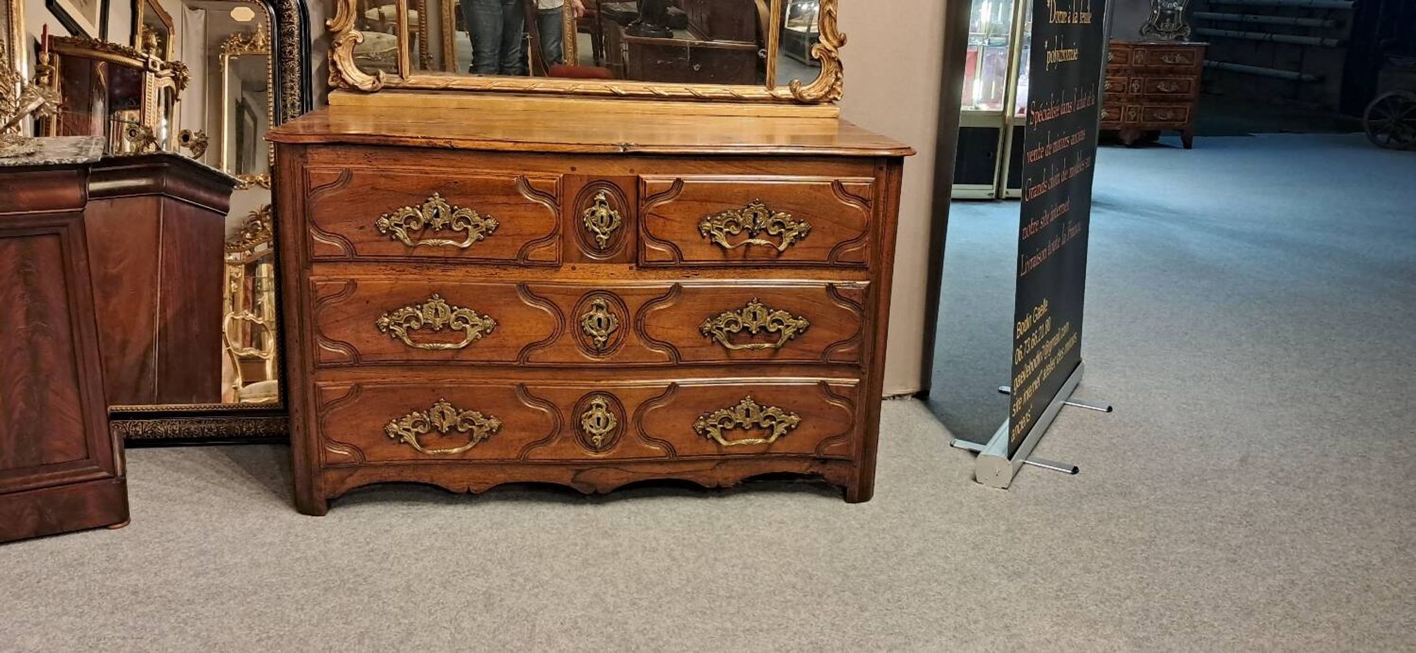 Commode en noyer XVIII