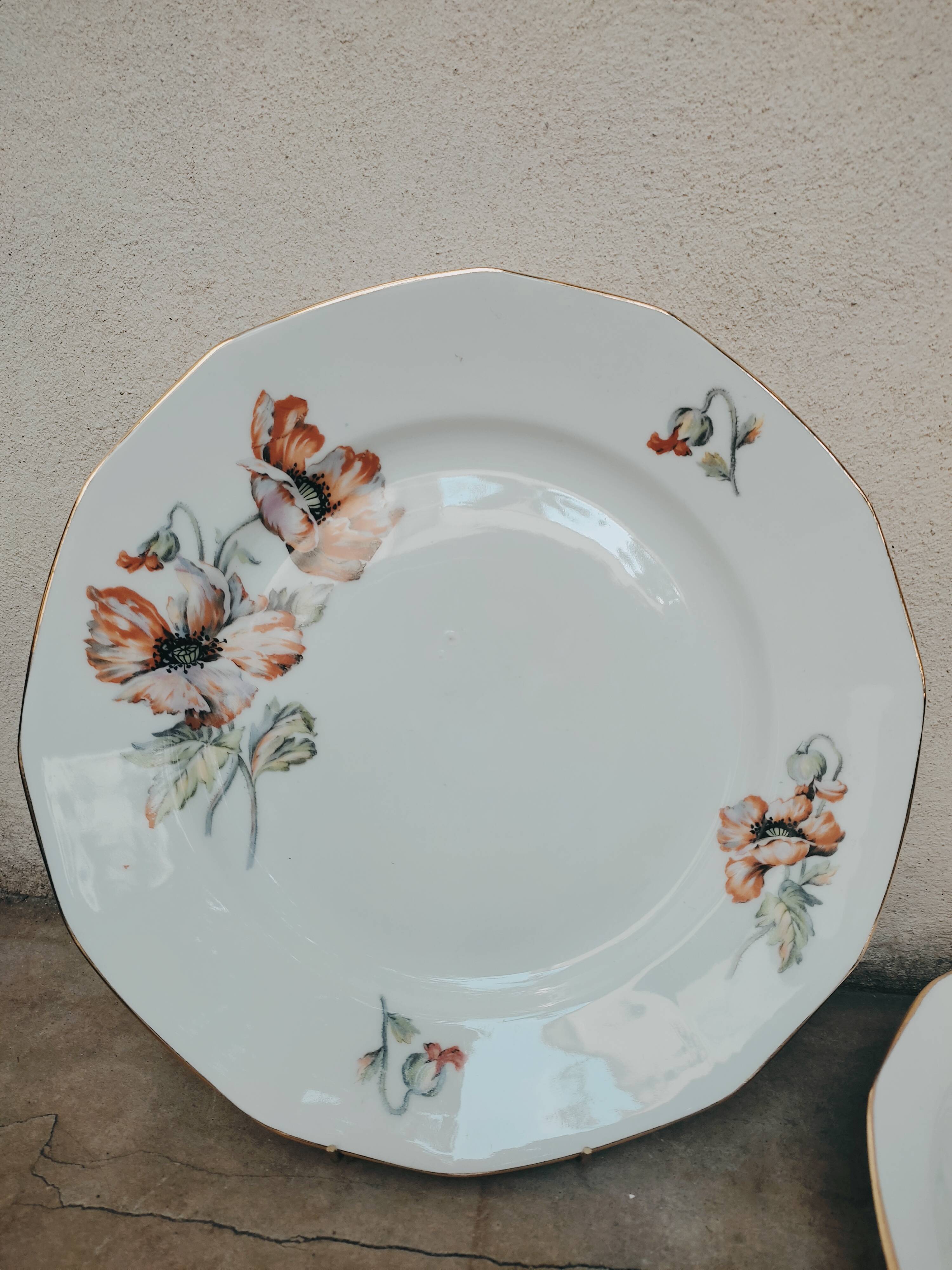 Porcelain dish with poppies