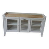 Vitrine, console vintage réenchantée en gris perle, plateau bois.