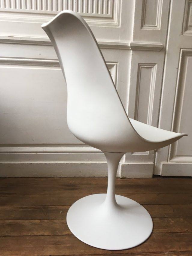 Tulip chair by Eero Saarinen for Knoll International