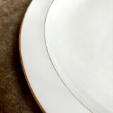 Plat rond A. Vignaud en porcelaine de Limoges blanche et dorée
