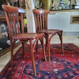 Paire de chaises bistrot estampillées