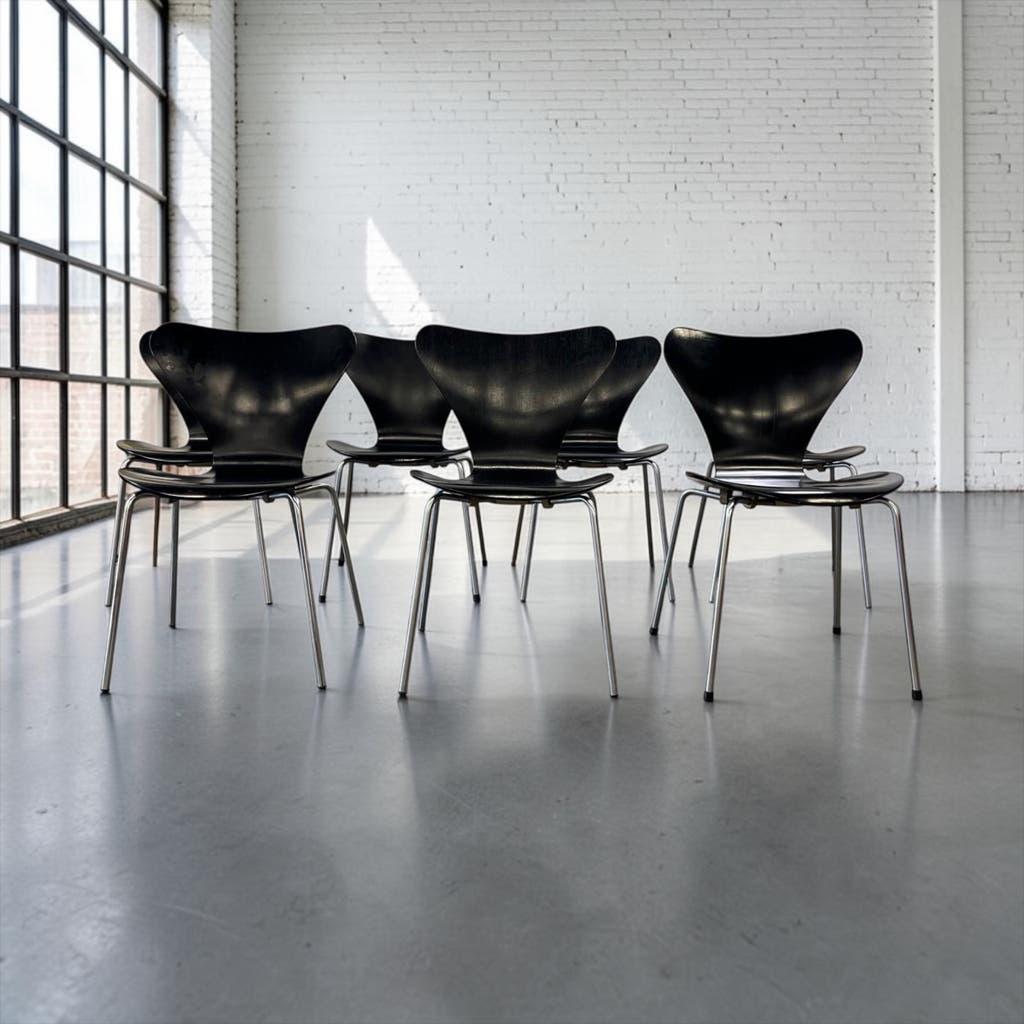 Chaise noire vintage / chaise papillon Fritz Hansen