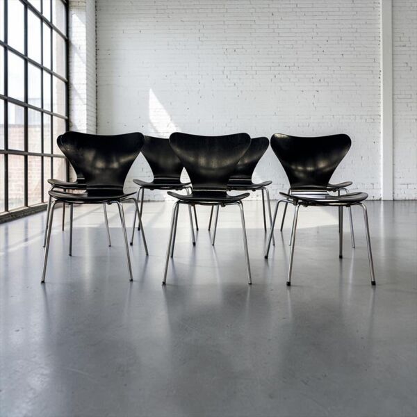 Chaise noire vintage / chaise papillon Fritz Hansen