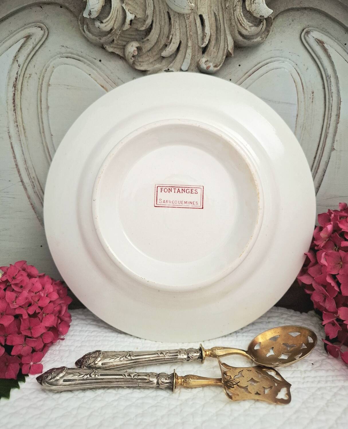 Antique mounted plate in ironstone earthenware.