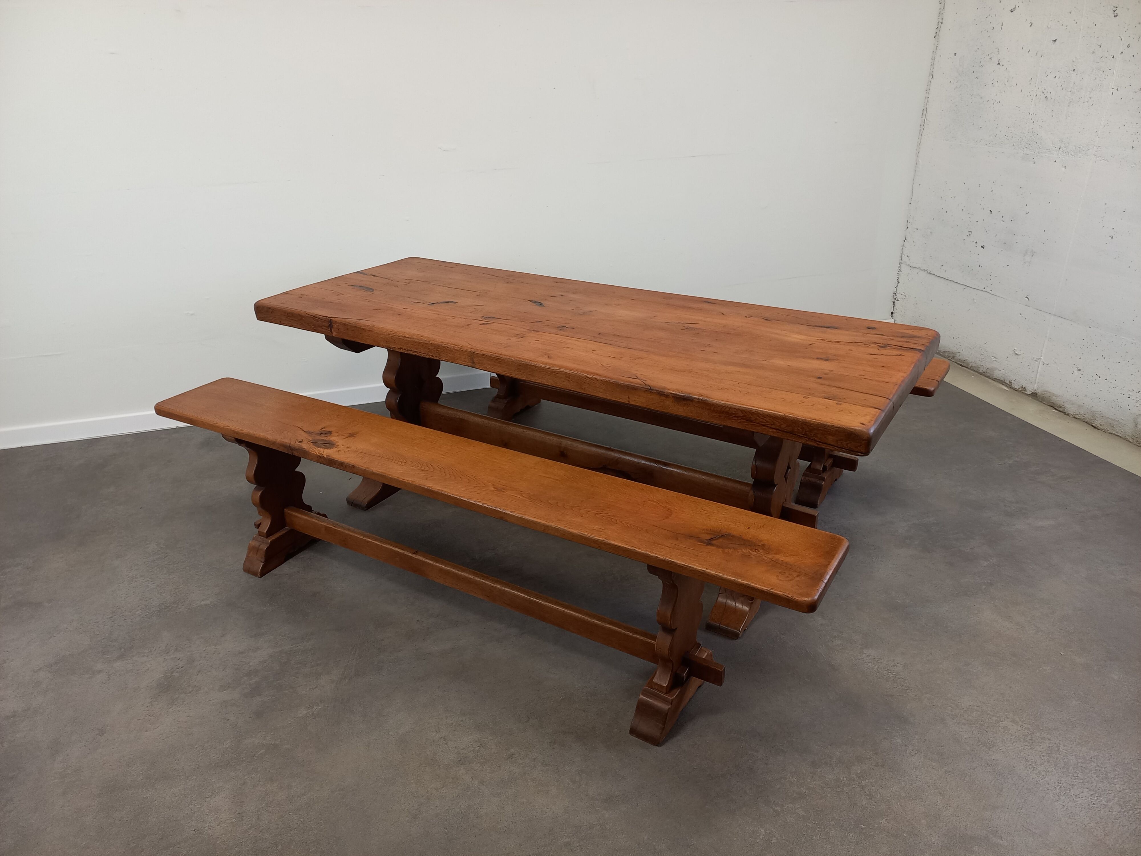 Farmhouse table and its 2 benches