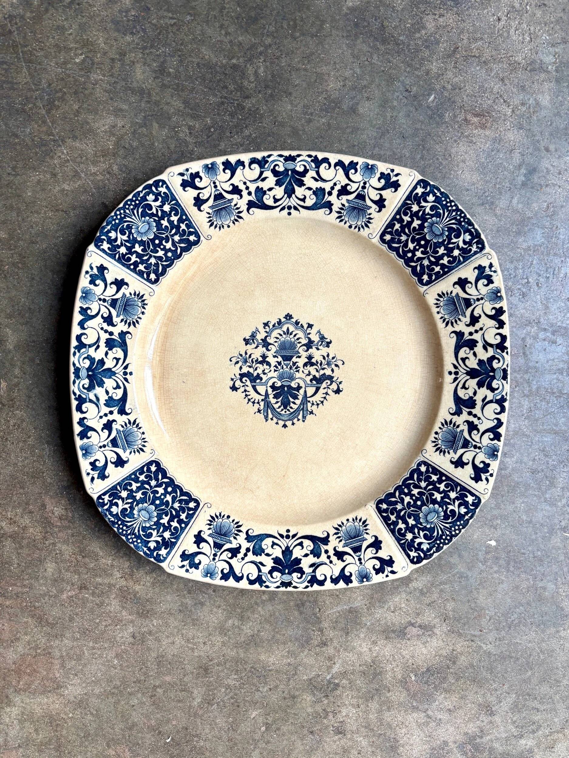 Round plate from Gien in blue ironstone, "Blue Ibis" service.