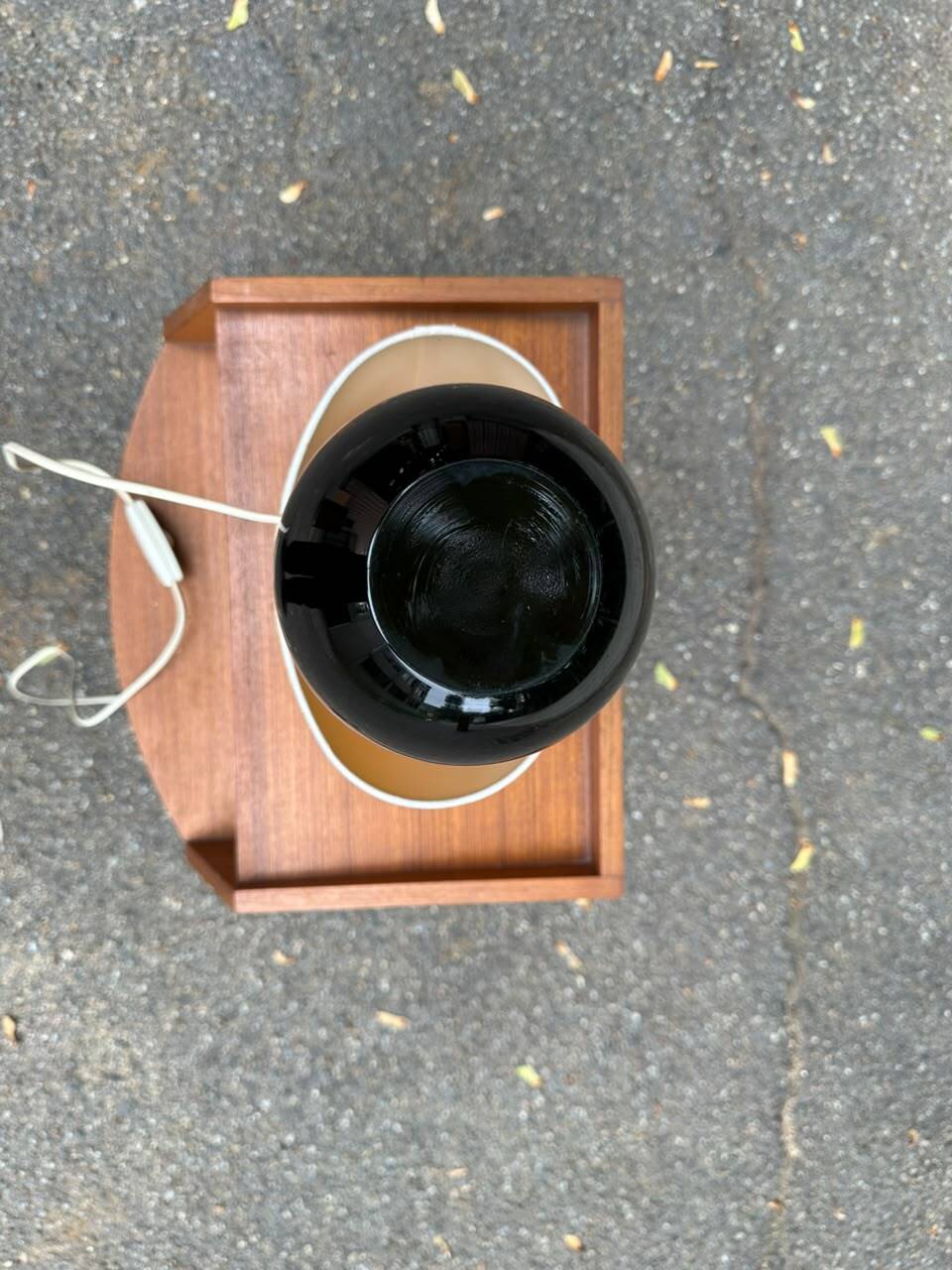 Vintage 80s table lamp with a black ceramic base and beige shade.
