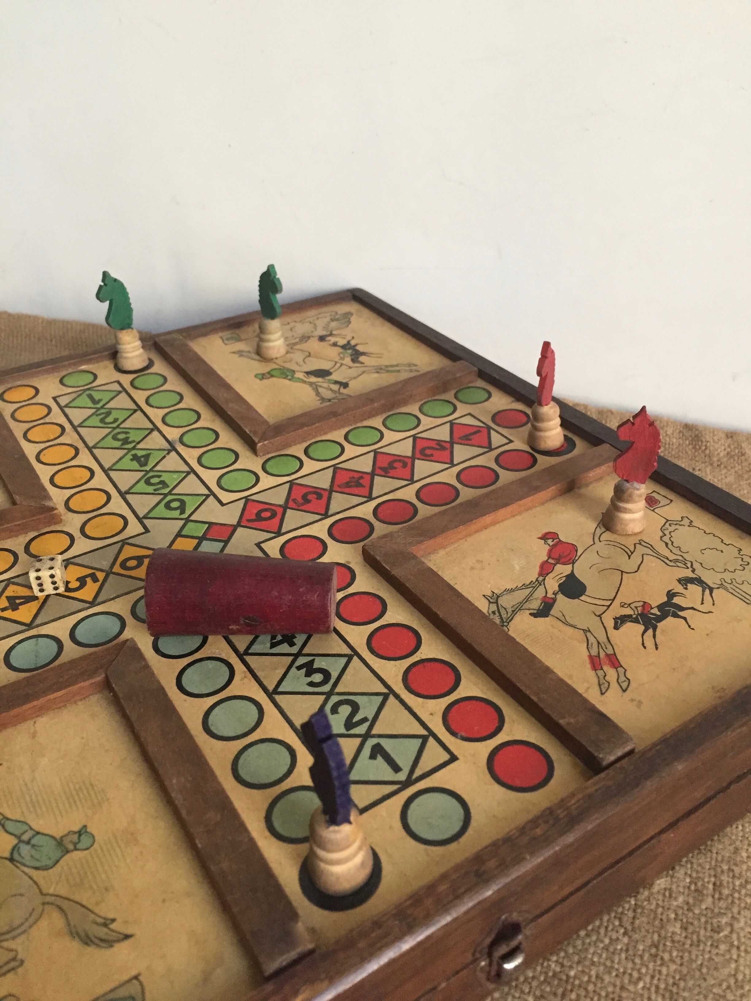 Games box: trotters, goose game, checkers and jaquet