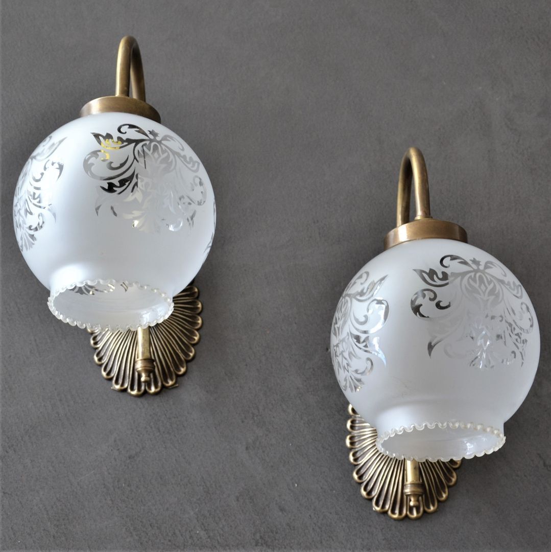 Pair of engraved glass wall lamps, brass support