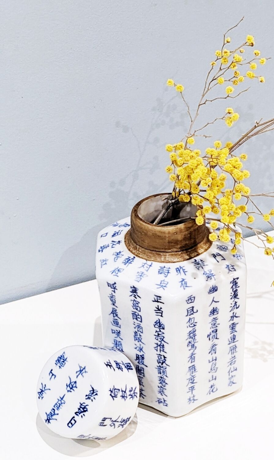 Vintage '80 Chinese ceramic pot in perfect condition.