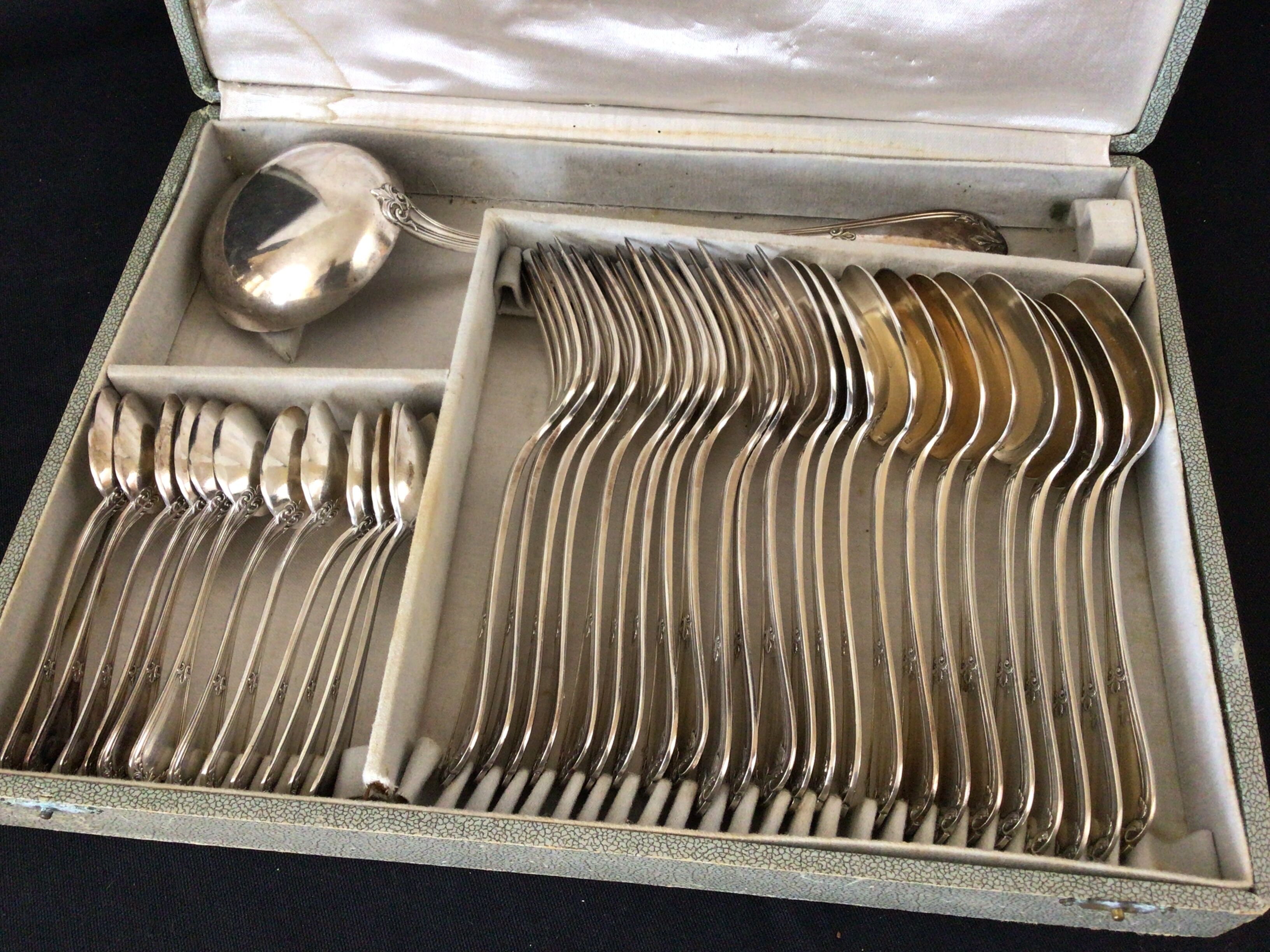 Ménagère boulenger métal argenté 37 pièces