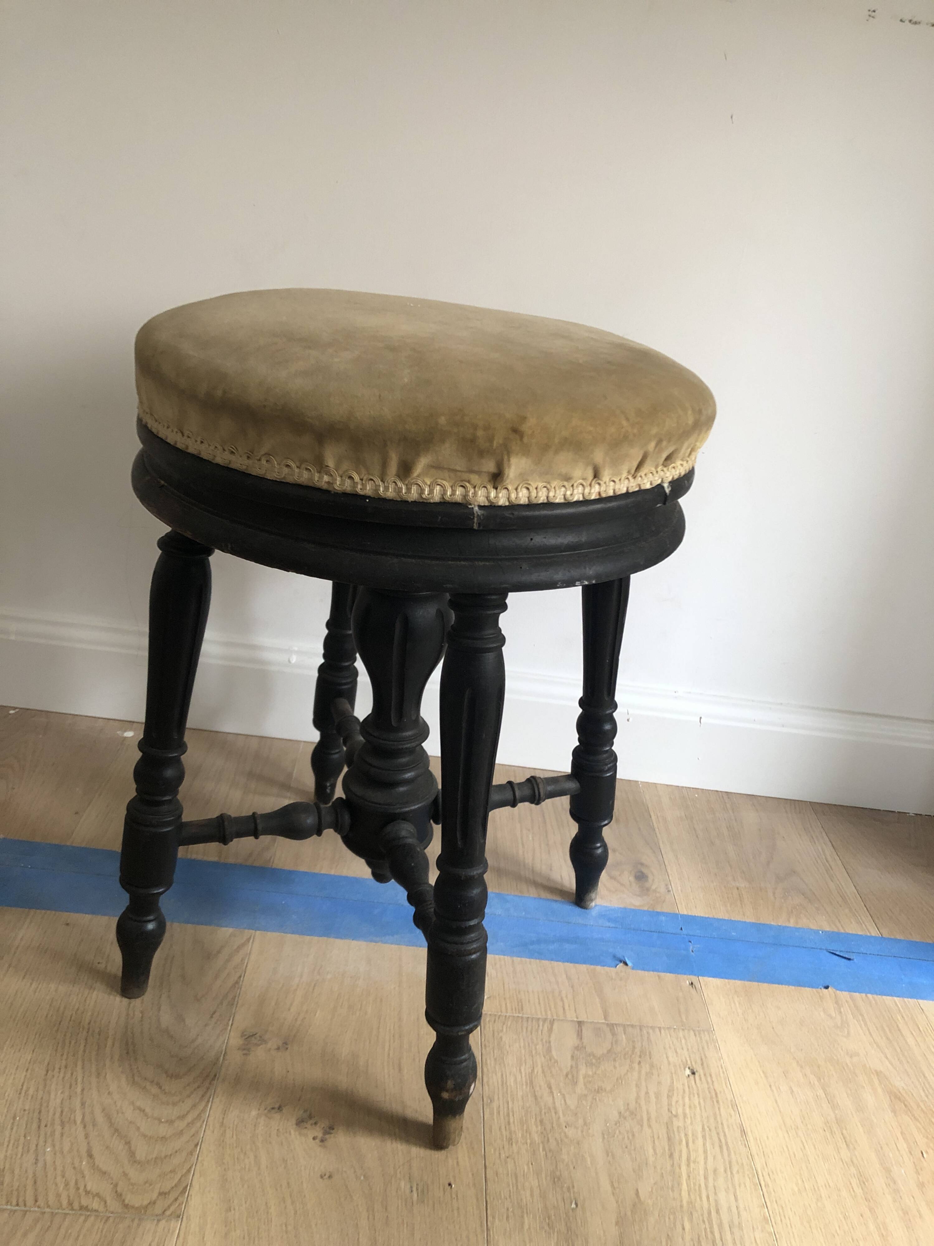 Ancien tabouret de piano