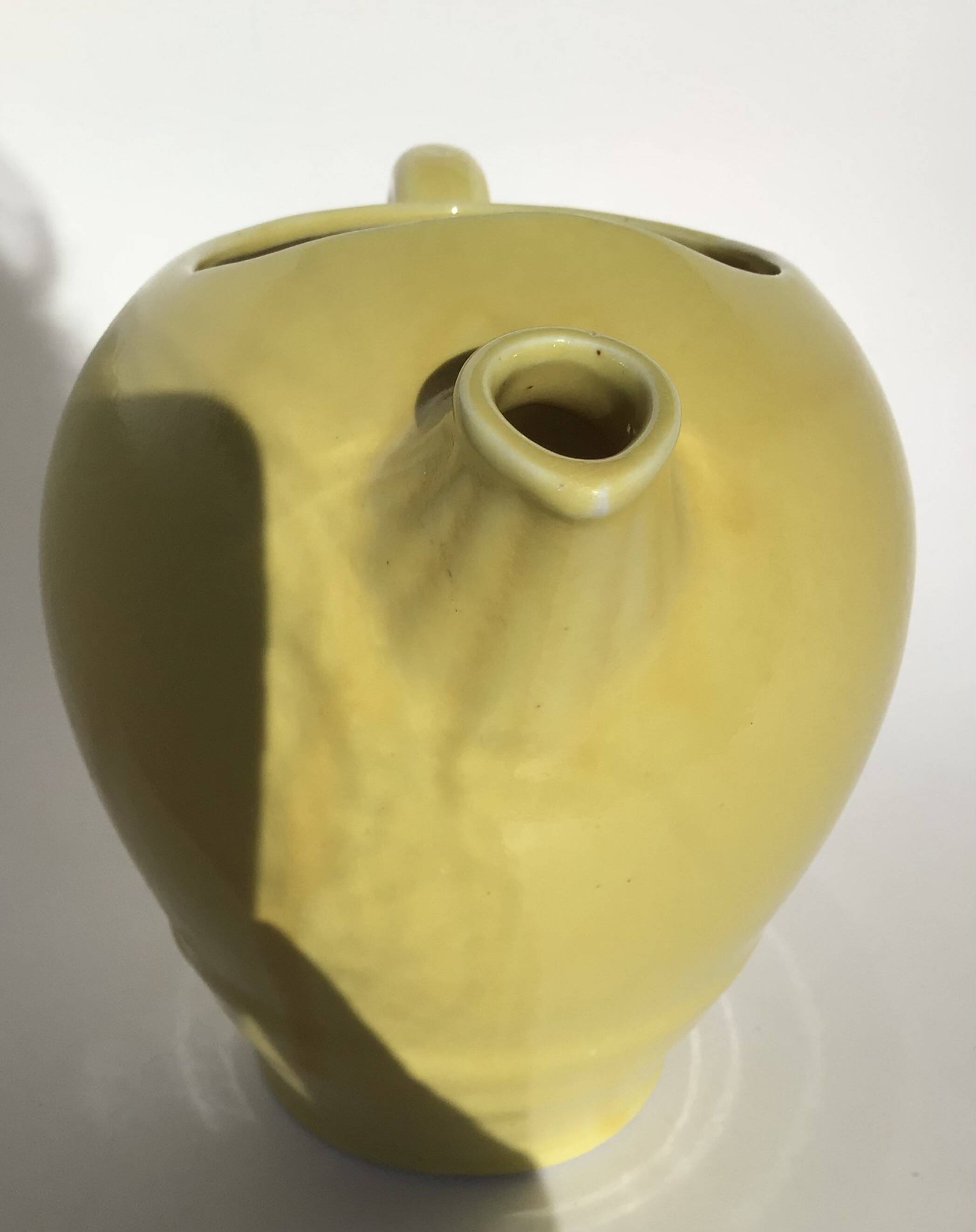 Yellow bistro pitcher 1 liter