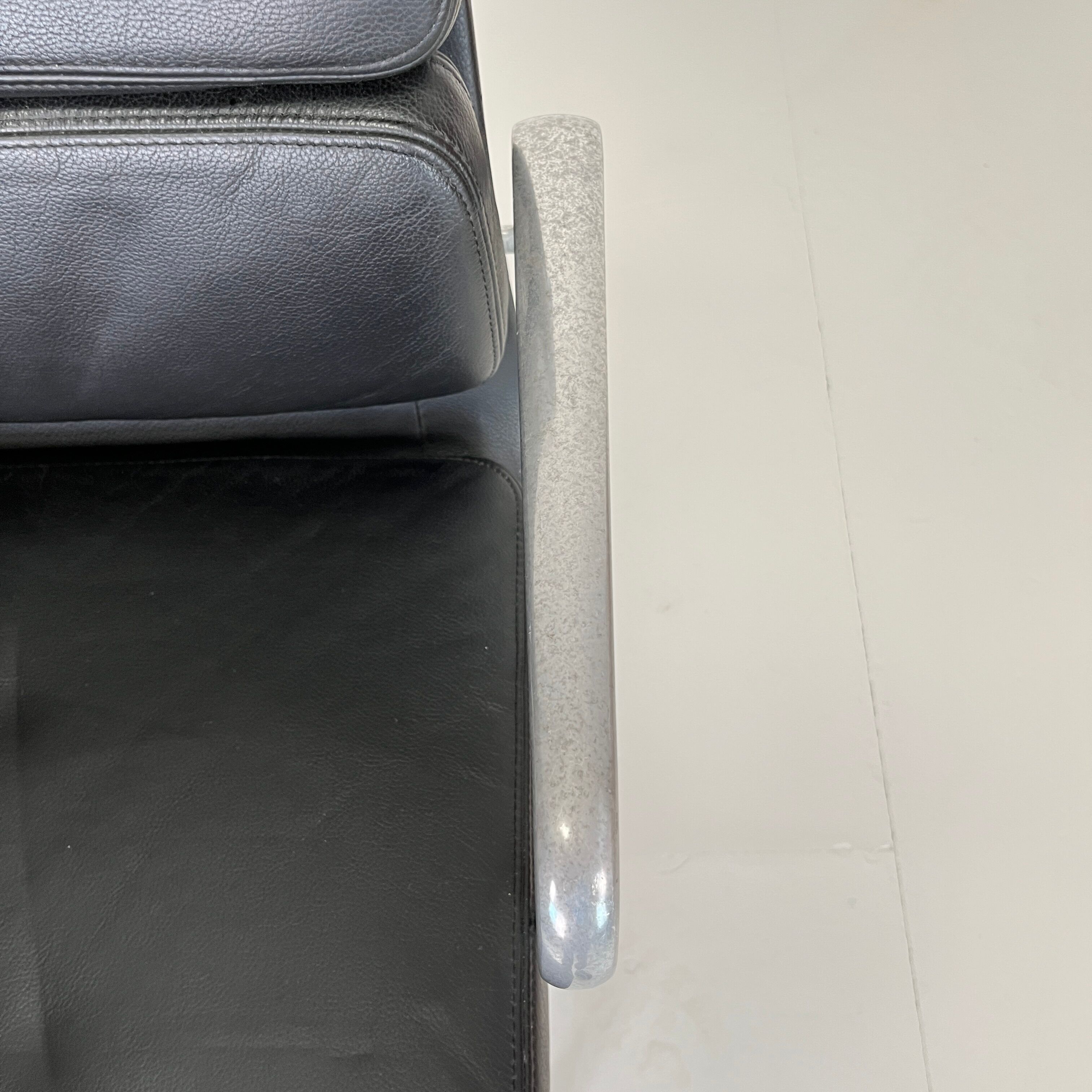 Office armchair by Charles and Ray Eames for vitra