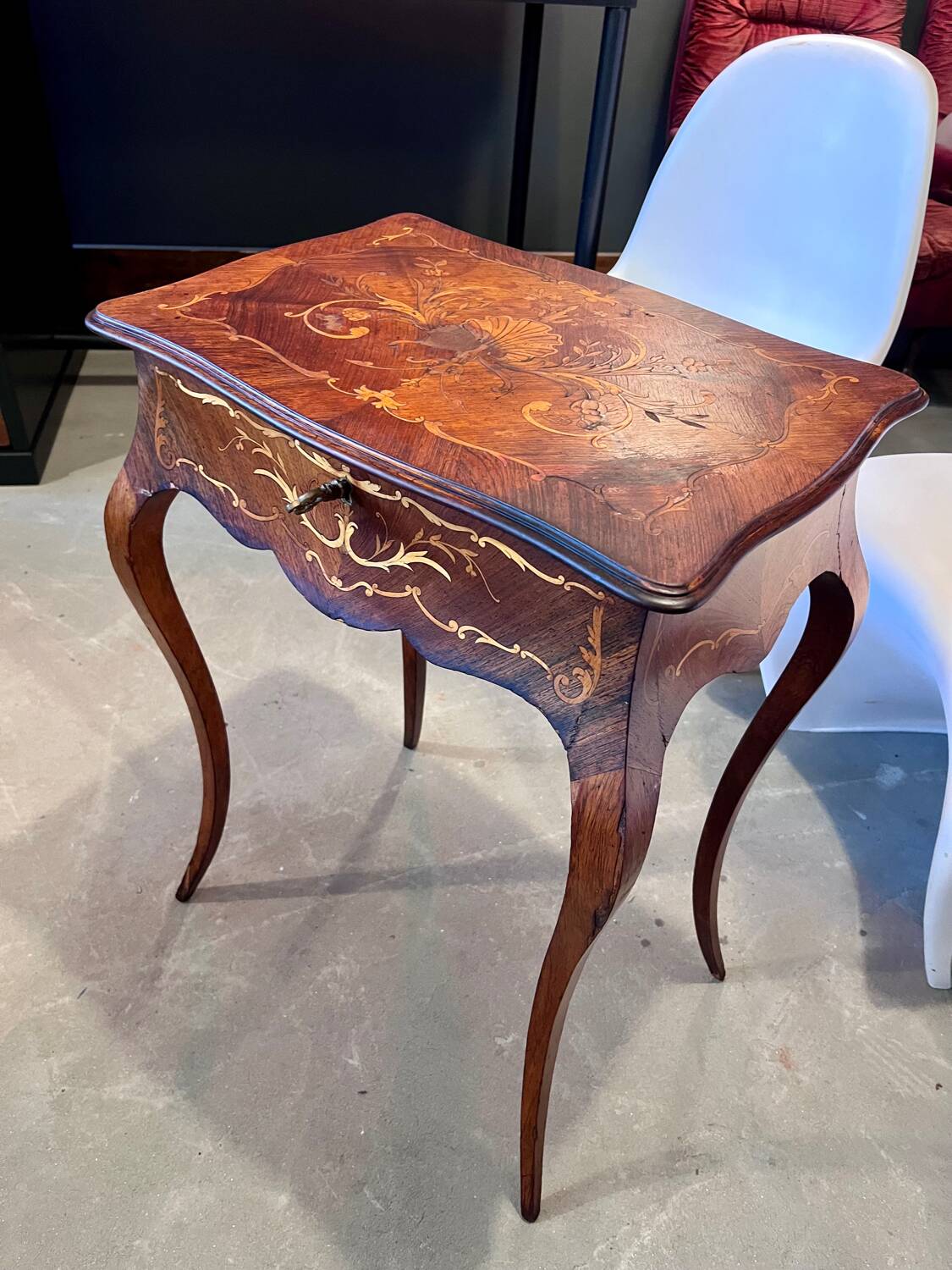Ancienne travailleuse style Louis XV